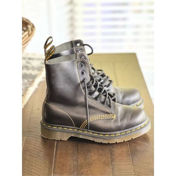 Dr. Martens size 5 womens black boots - Picture 1 of 4